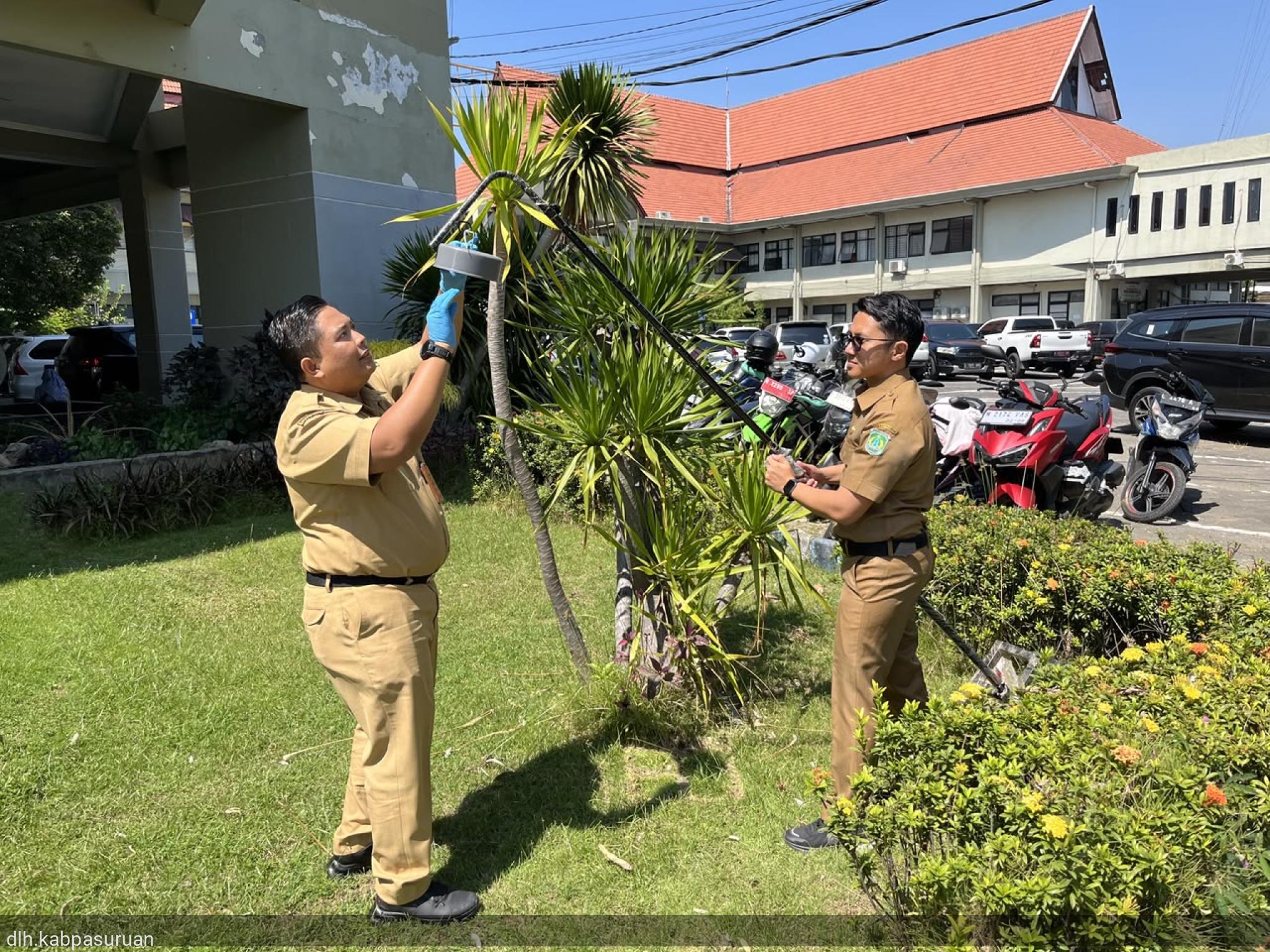 Dinas Lingkungan Hidup Kabupaten Pasuruan Laksanakan Pemantauan Kualitas Udara dengan Metode Passive Sampler